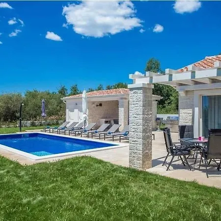 Nikolas By Aneo Travel Vila