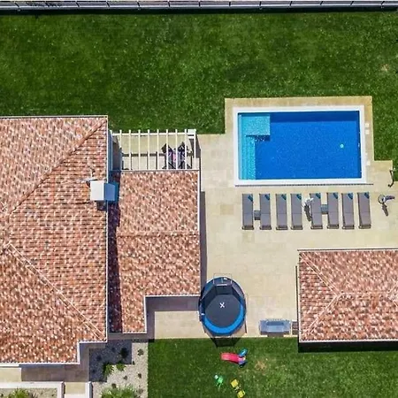 Nikolas By Aneo Travel * Kaštelir