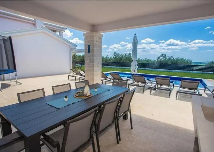 Nikolas By Aneo Travel